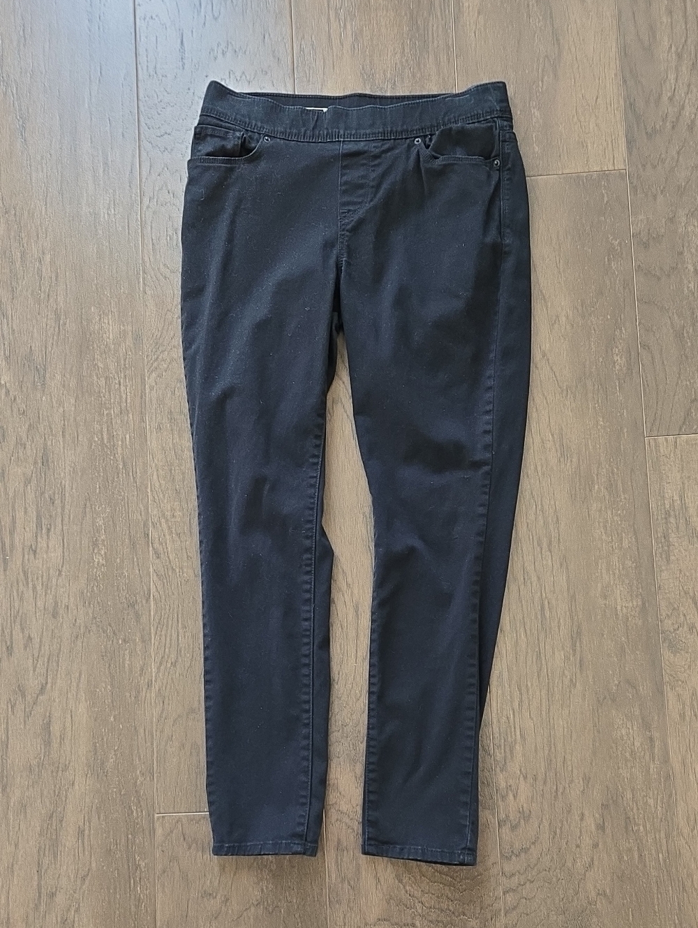 Levi's Women's Skinny Pull-On Jeans — Black